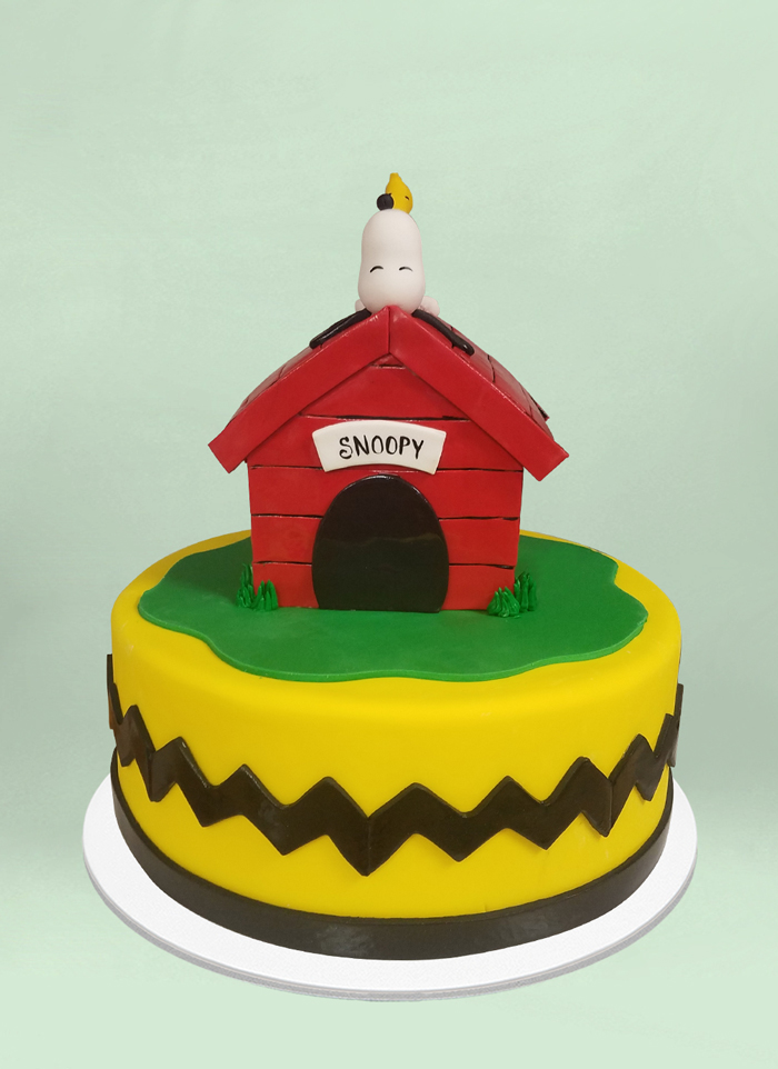 Photo: snoopy on top of the dog house fondant cake