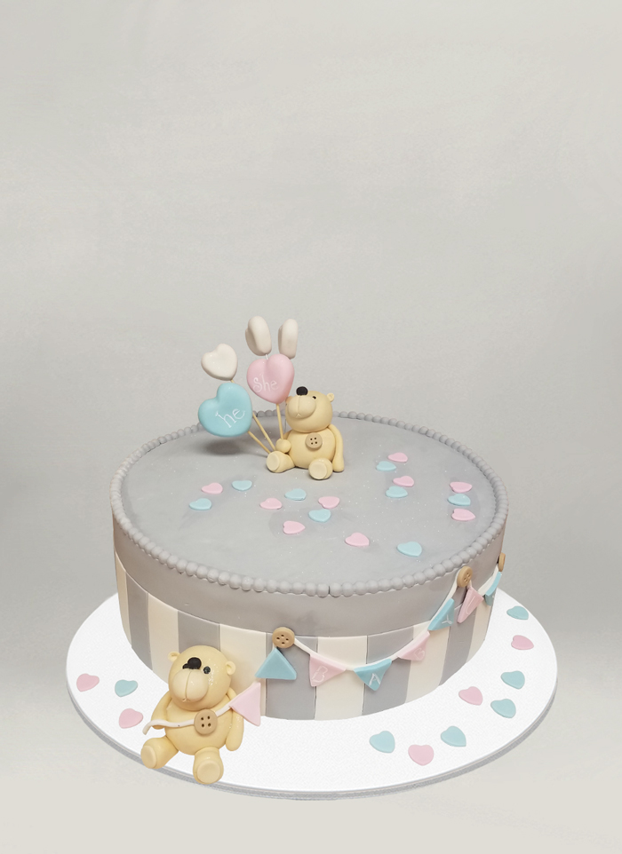Photo: small baby bear and balloons fondant cake